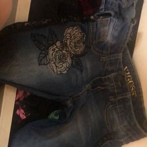 Dark blue jeans size 8 in girls with roses $11
